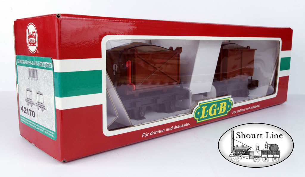 LGB 42170 2 pack FRR Field Railway Numbered Locking Lever Side Dump Cars w removeable Loads - box end and front view