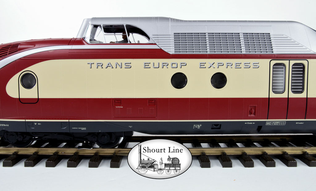 PIKO 37320 DB III TEE Trans Europ Express Diesel VT11.5 3 Unit, 2 Motors, 2 Locos, 1 passenger Car